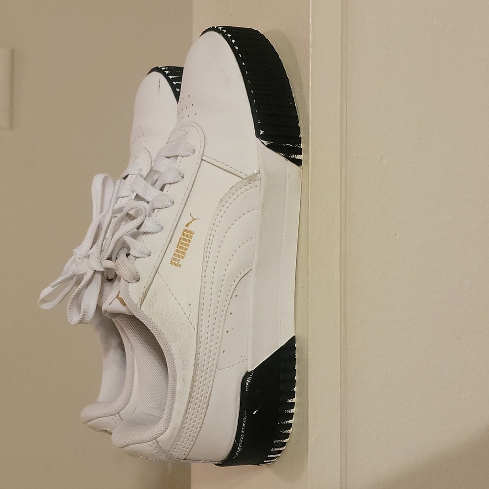 Ladies pumas